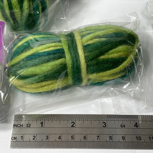 Dimensions Feltworks 100% Wool Pencil Roving Variegated Green Needle Felting - Picture 10 of 16